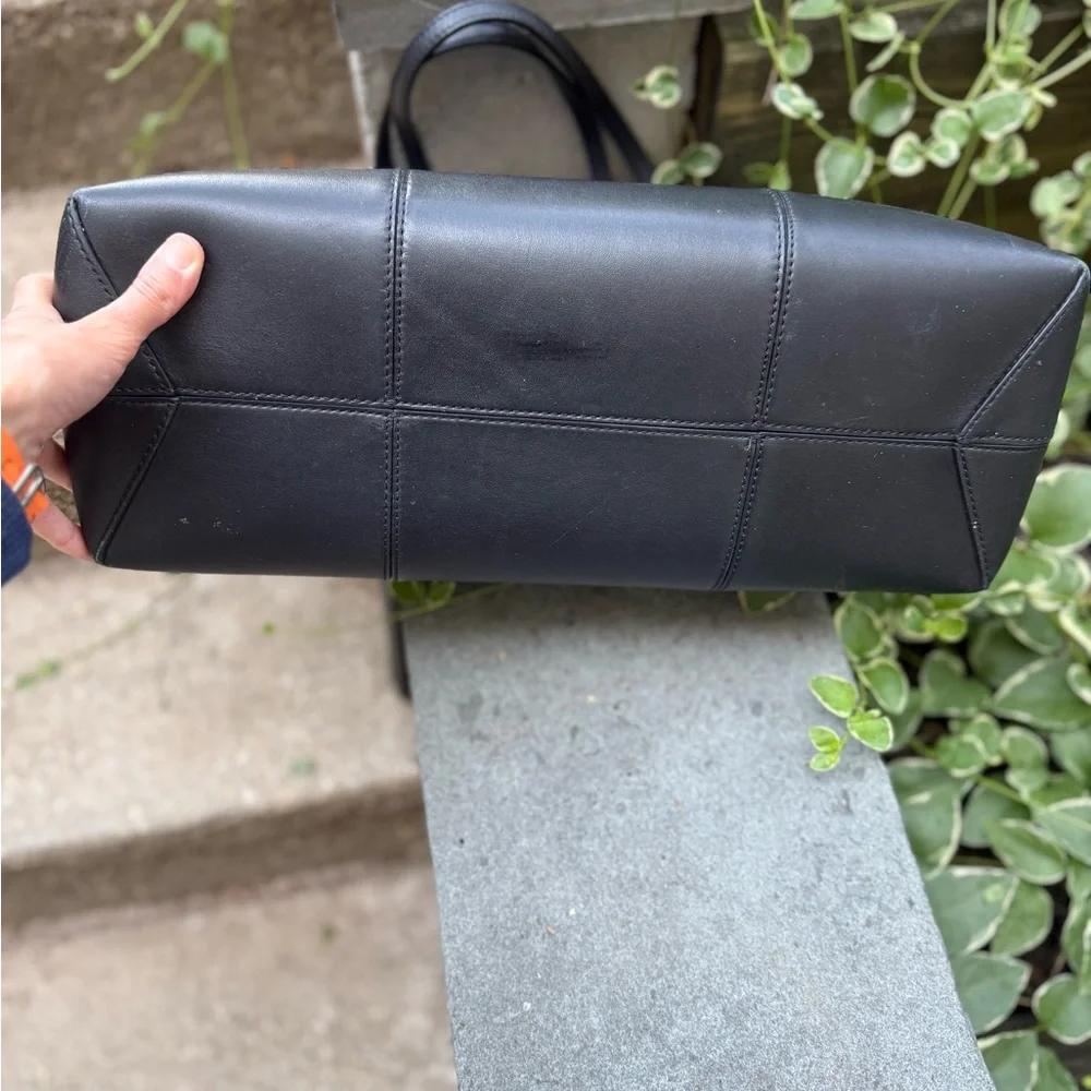 Tory Burch Black leather Block-Tbag w/ removable clutch GUC